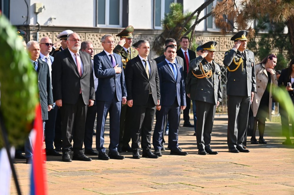 В Белграде отметили 82-ю годовщину освобождения от немецко-фашистской оккупации — Фото 1