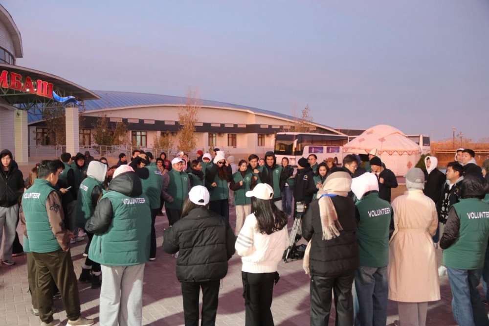 В РАМКАХ МЕЖДУНАРОДНОЙ ВОЛОНТЁРСКОЙ НЕДЕЛИ «GREEN ARAL: VOLUNTEERS FOR LIFE – 2026» МОЛОДЁЖЬ ПОЗНАКОМИЛАСЬ С НАСЛЕДИЕМ КОРКЫТ АТА И ВСТРЕТИЛАСЬ НА БЕРЕГУ ОЗЕРА КАМЫСТЫБАС — Фото 17