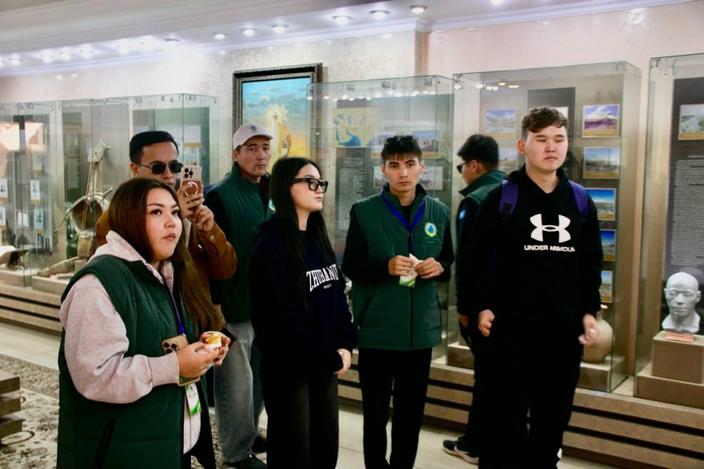 В РАМКАХ МЕЖДУНАРОДНОЙ ВОЛОНТЁРСКОЙ НЕДЕЛИ «GREEN ARAL: VOLUNTEERS FOR LIFE – 2026» МОЛОДЁЖЬ ПОЗНАКОМИЛАСЬ С НАСЛЕДИЕМ КОРКЫТ АТА И ВСТРЕТИЛАСЬ НА БЕРЕГУ ОЗЕРА КАМЫСТЫБАС — Фото 8