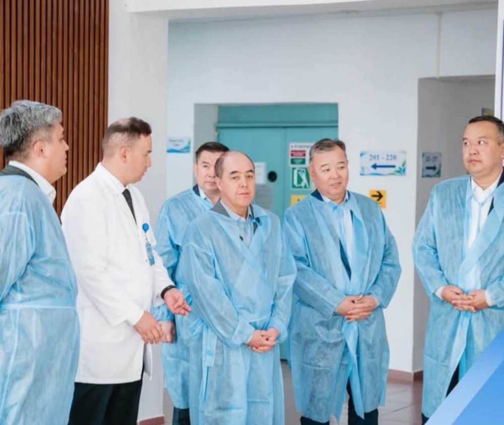 ГЛАВА РЕГИОНА ОЗНАКОМИЛСЯ С РАБОТОЙ РЕАБИЛИТАЦИОННОГО ЦЕНТРА В ЖАНГАЛИНСКОМ РАЙОНЕ — Фото 1