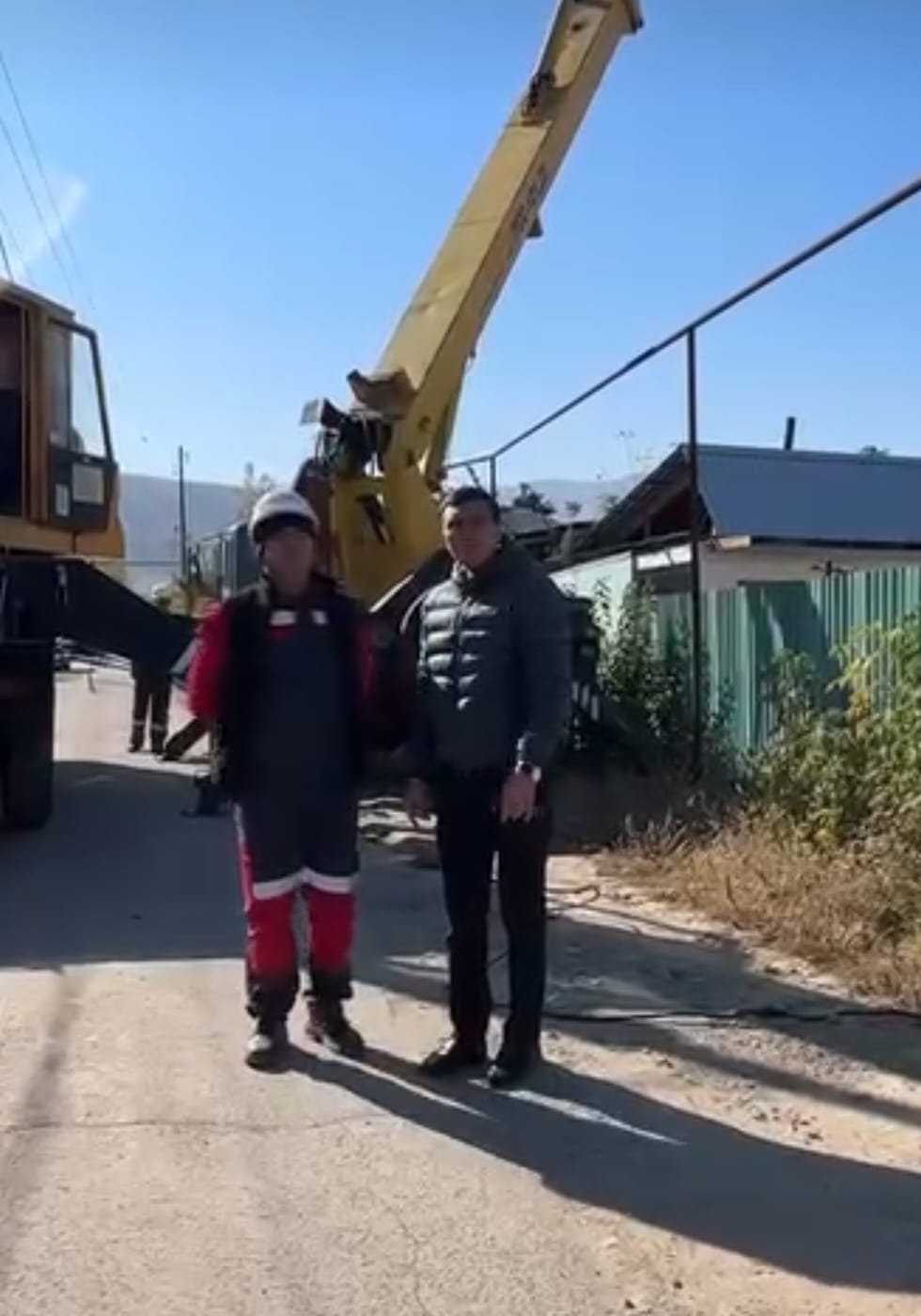 В селе Кайназар Рахатского сельского округа на улице К. Даниярова в связи с износом старых опор АО «АЖК» заменило 18 опор линий электропередачи напряжением 10 кВ. — Фото 1