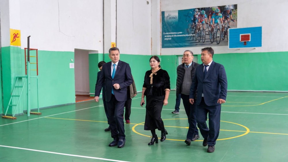 Аким ВКО посетил дома семей, переехавших в село Маралды — Фото 7