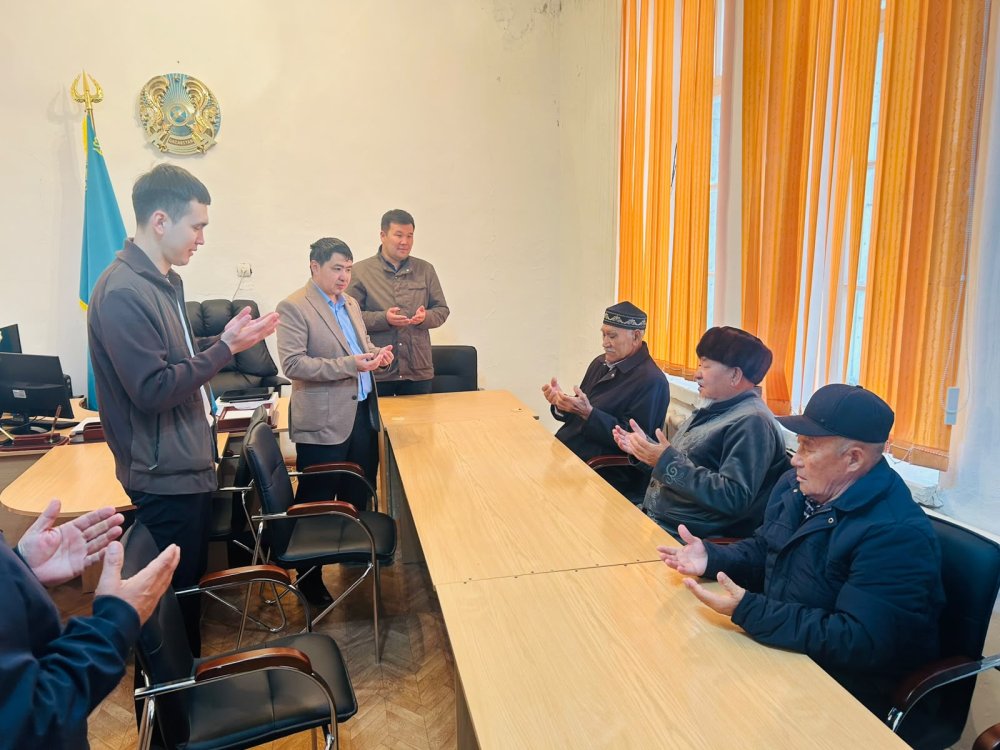 В Аралкумском сельском округе назначен молодой врач — Фото 2