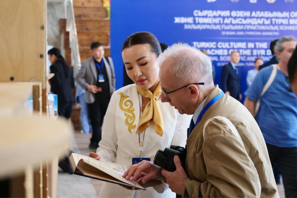 В Туркестане состоялась книжная выставка «Наследие Ходжи Ахмеда Ясави» — Фото 2