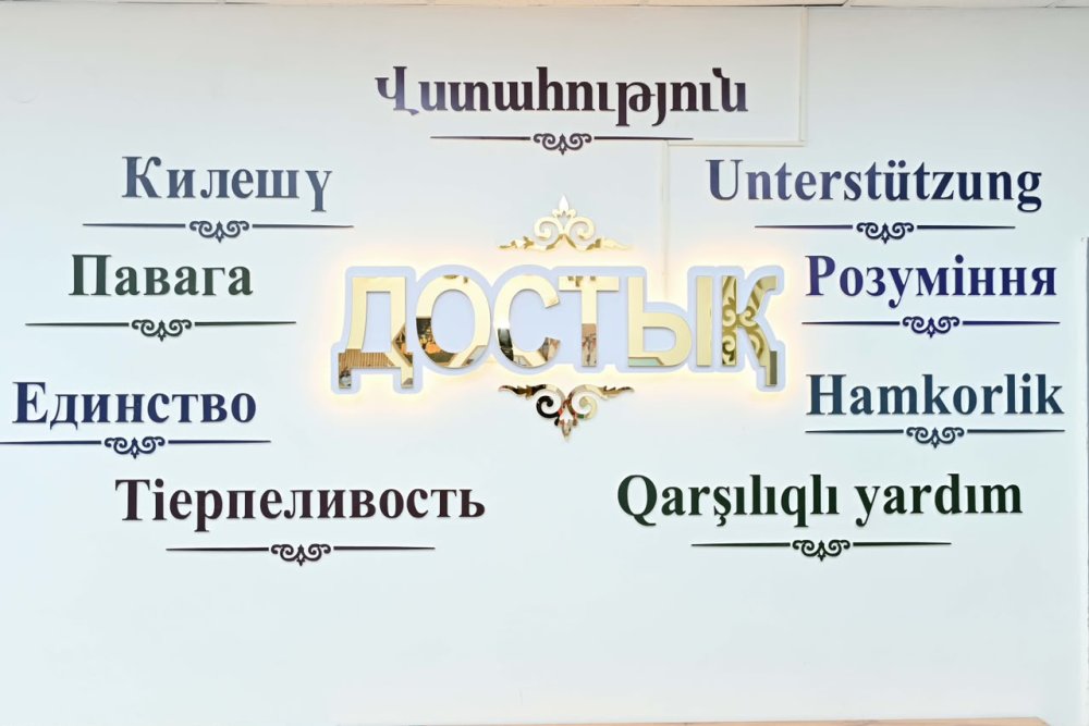 В Бородулихинском районе капитально отремонтировали Дом дружбы и благоустроили аллею — Фото 3