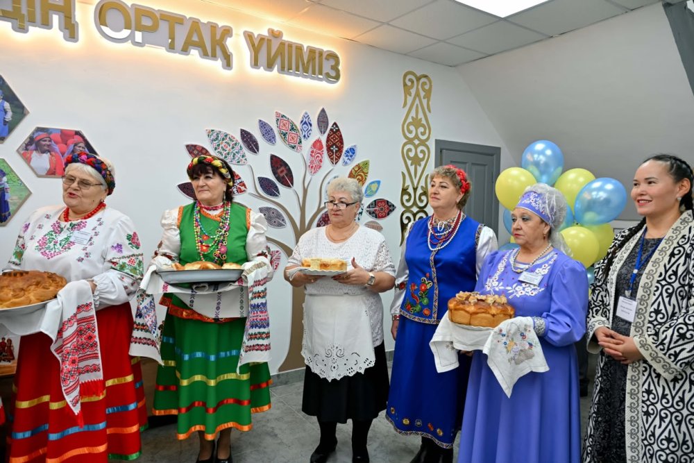 В Бородулихинском районе капитально отремонтировали Дом дружбы и благоустроили аллею — Фото 5