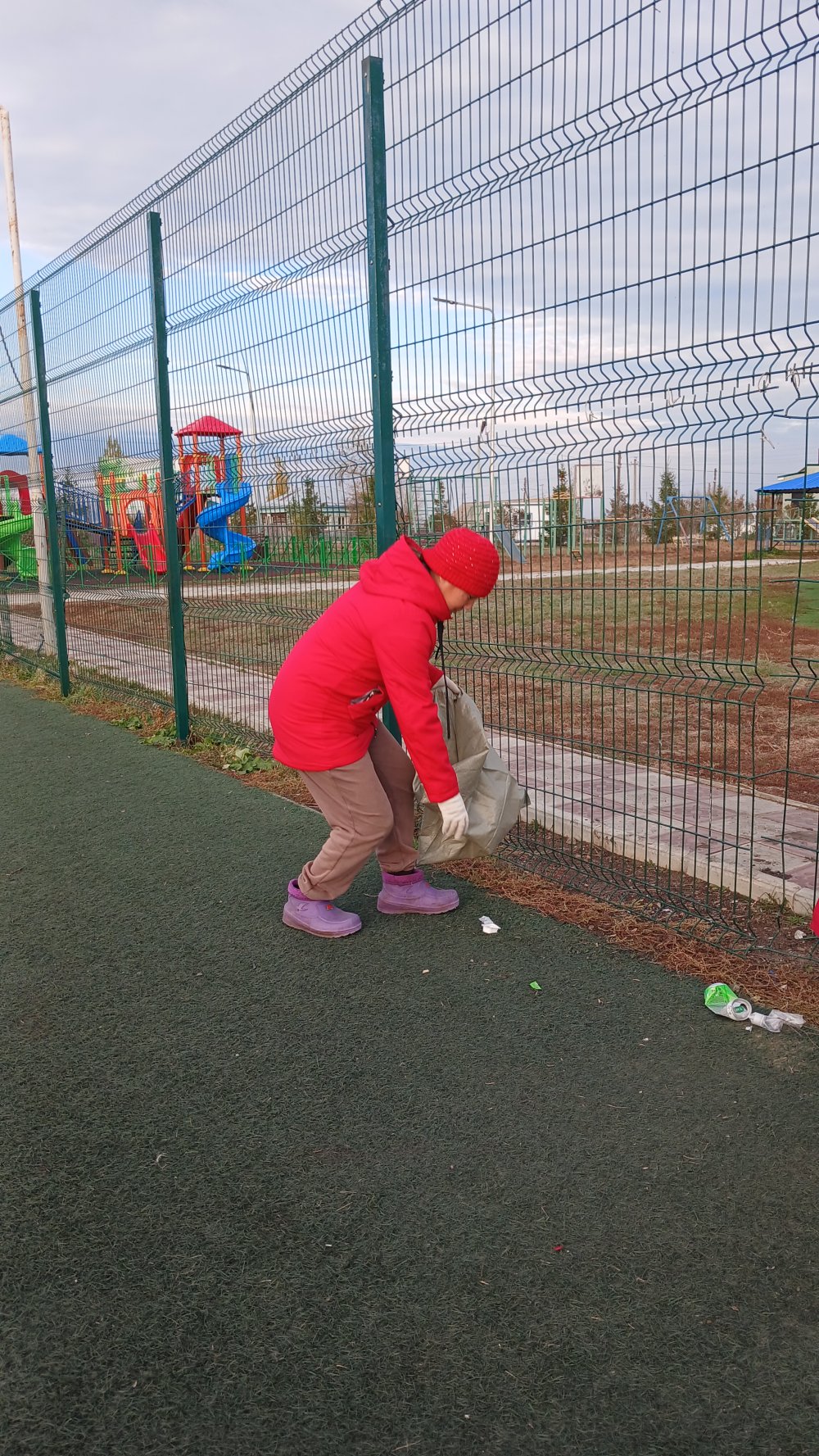 В рамках поручения Главы государства и республиканской экологической акции «Таза Қазақстан» в селе Убаган прошли субботники по санитарной очистке и благоустройству территории. — Фото 2