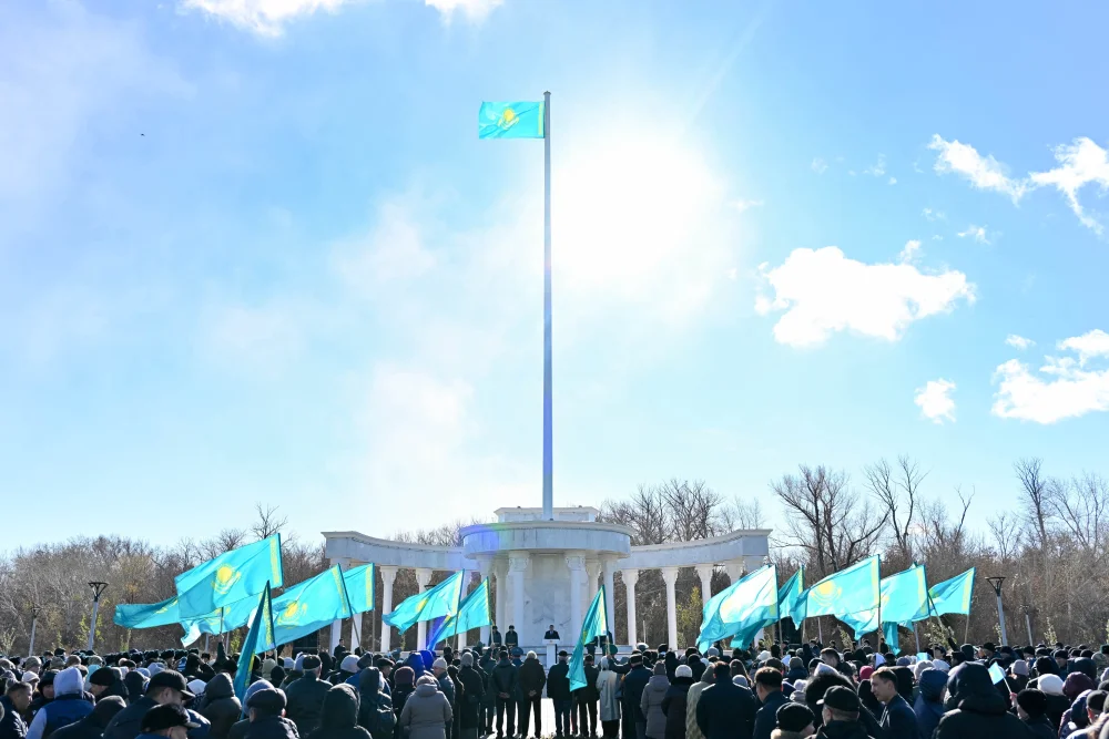 В области Абай в честь Дня Республики состоялась церемония поднятия Государственного флага — Фото 8