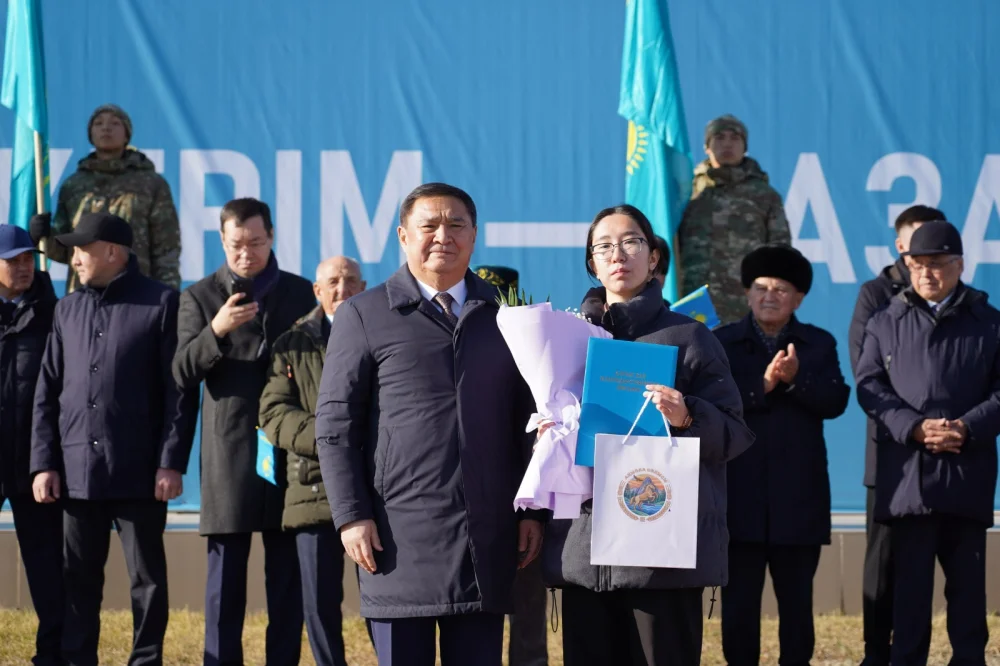 В Кокшетау в честь Дня Республики подняли Государственный флаг — Фото 4