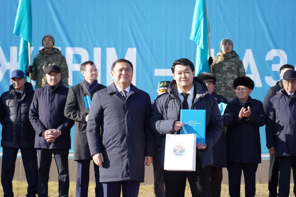 В Кокшетау в честь Дня Республики подняли Государственный флаг — Фото 7