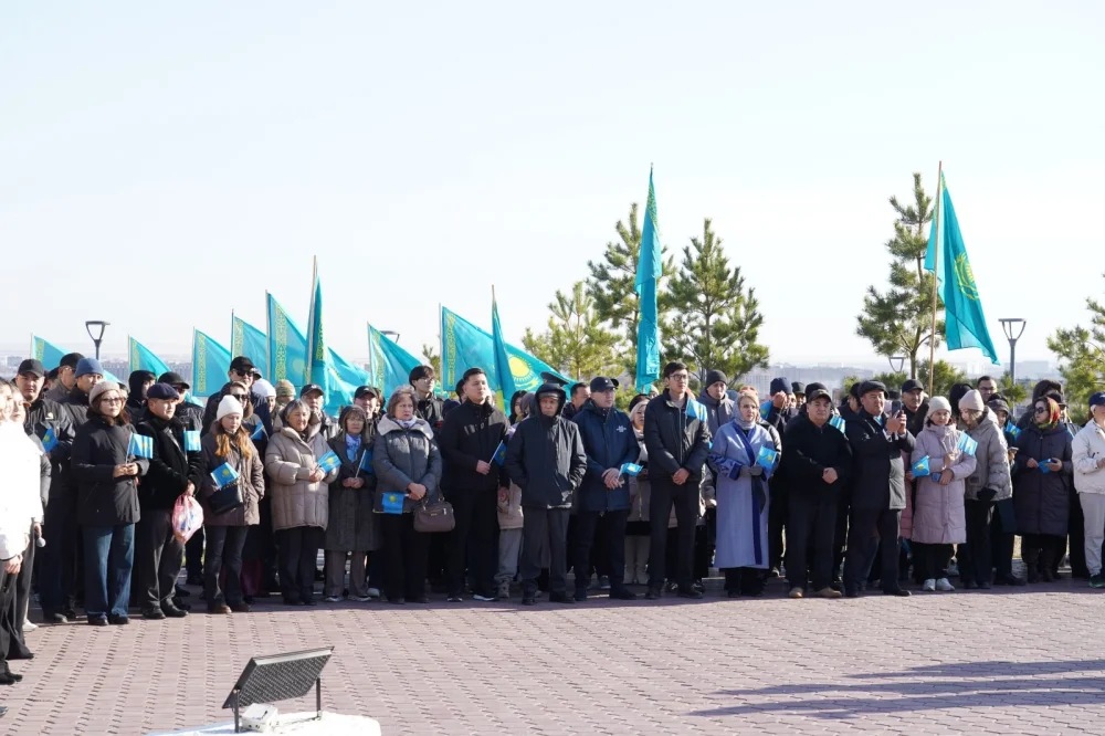 В Кокшетау в честь Дня Республики подняли Государственный флаг — Фото 9