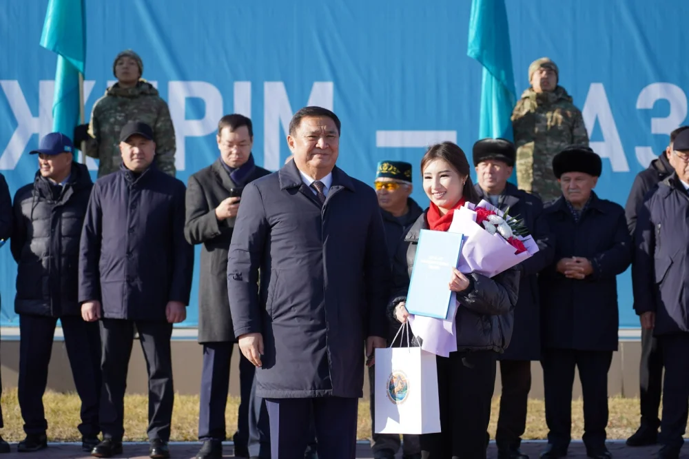 В Кокшетау в честь Дня Республики подняли Государственный флаг — Фото 5