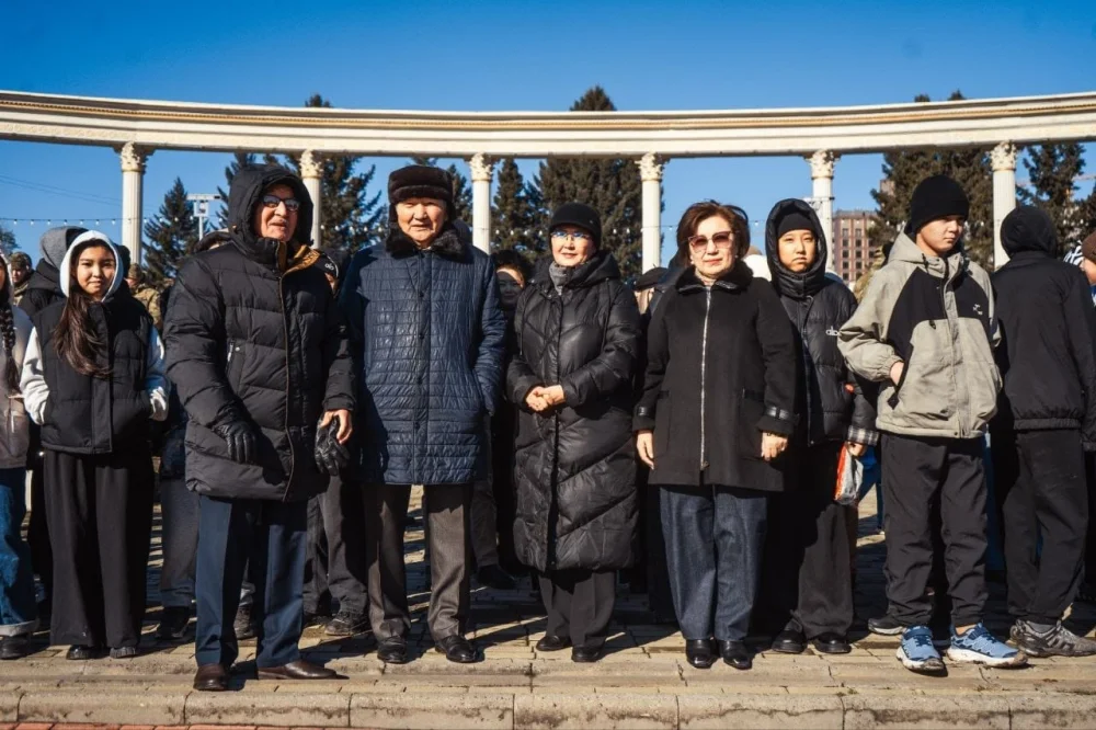 В областном центре в честь Дня Республики подняли Государственный флаг — Фото 8