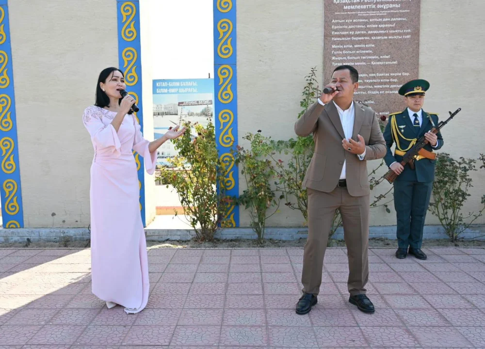 В ЖЕТЫСАЕ ПОДНЯЛИ ГОСУДАРСТВЕННЫЙ ФЛАГ В ЧЕСТЬ ДНЯ РЕСПУБЛИКИ — Фото 10