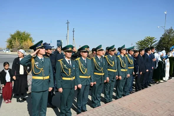 В ЖЕТЫСАЕ ПОДНЯЛИ ГОСУДАРСТВЕННЫЙ ФЛАГ В ЧЕСТЬ ДНЯ РЕСПУБЛИКИ — Фото 2