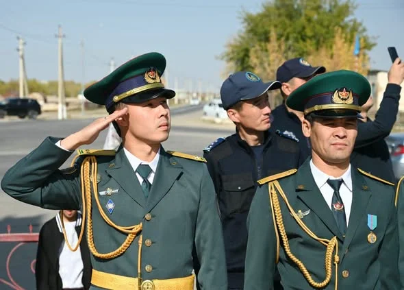 В ЖЕТЫСАЕ ПОДНЯЛИ ГОСУДАРСТВЕННЫЙ ФЛАГ В ЧЕСТЬ ДНЯ РЕСПУБЛИКИ — Фото 5