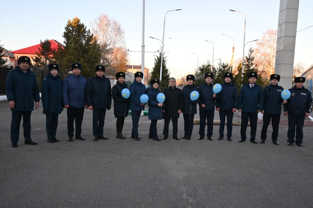 Торжественная церемония поднятия Государственного флага Республики Казахстан — Фото 9