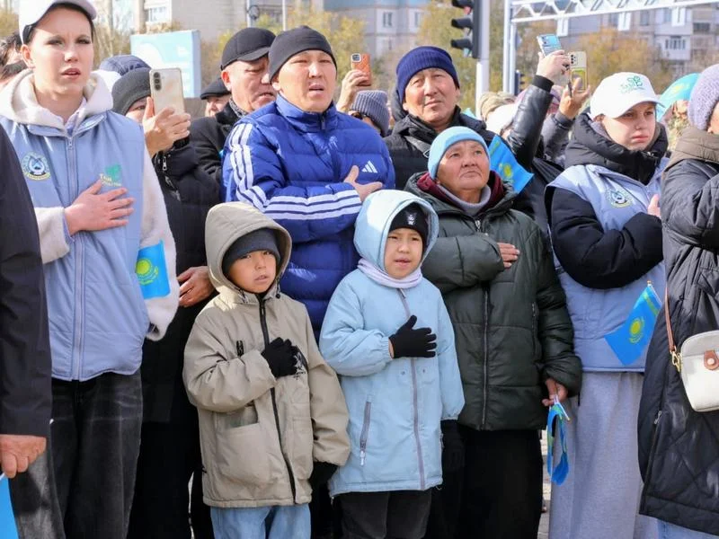 Государственный флаг в честь Дня Республики торжественно подняли в Караганде