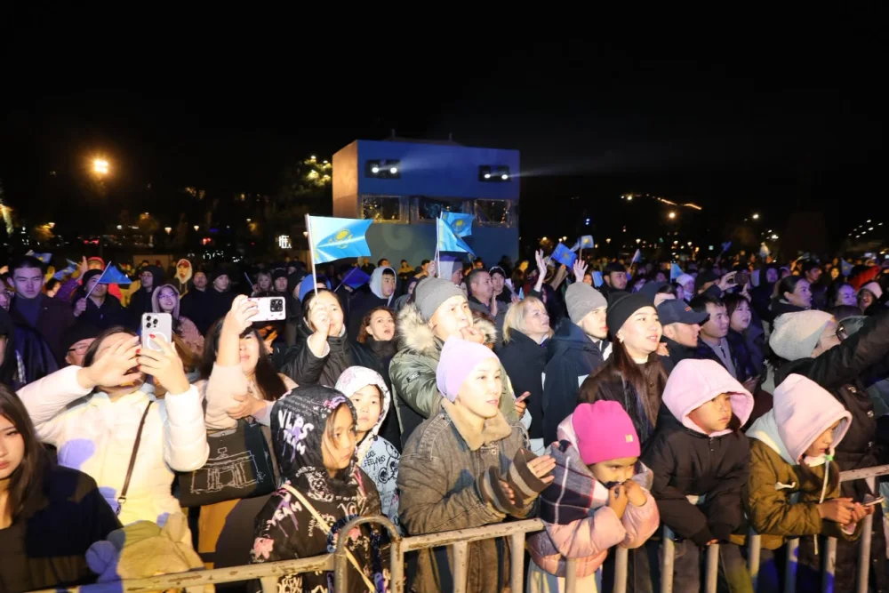 В Алматы состоялся праздничный open-air концерт ко Дню Республики — Фото 5