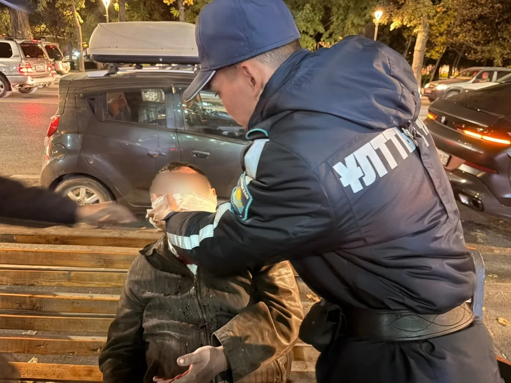 В Алматы гвардейцы оказали помощь мужчине, потерявшему сознание — Фото 1
