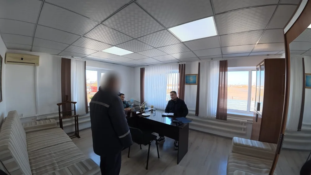 Представитель Уполномоченного по правам человека в Республике Казахстан по Карагандинской области К. М. Бейсенбеков провёл личный приём осуждённых в учреждениях уголовно-исполнительной системы региона — Фото 6