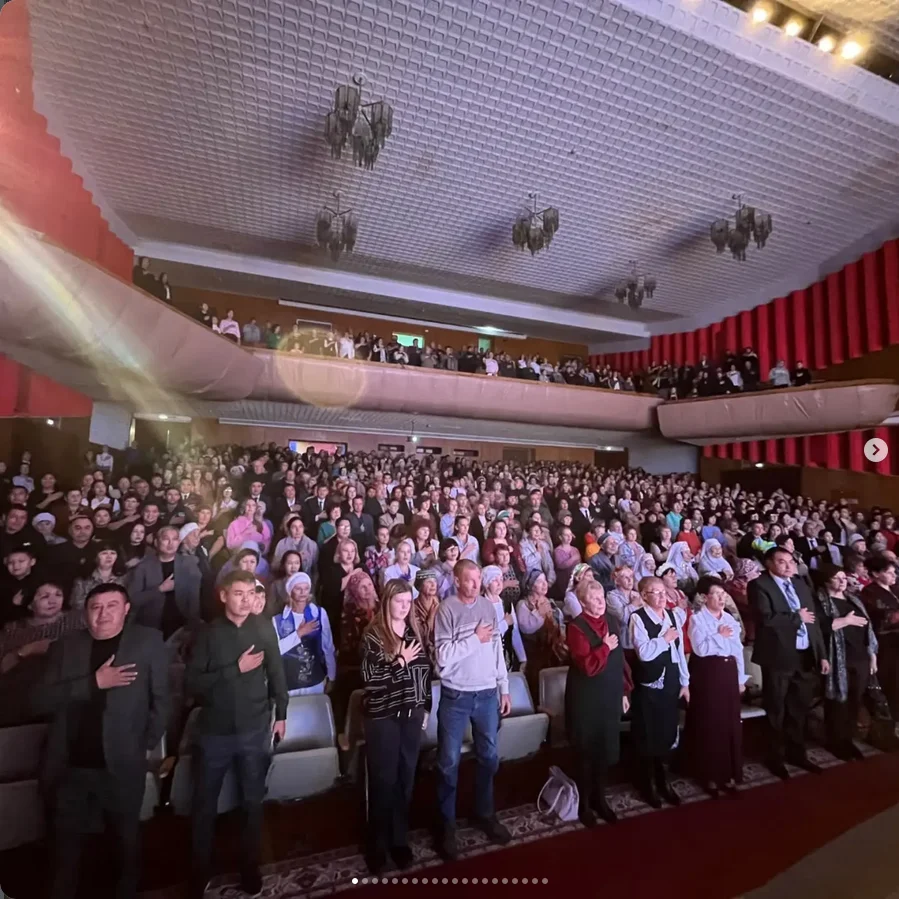 В Центре культуры города Алтай состоялся праздничный концерт «Елдігімнің еңсесі биік», посвящённый Дню Республики Казахстан. — Фото 3