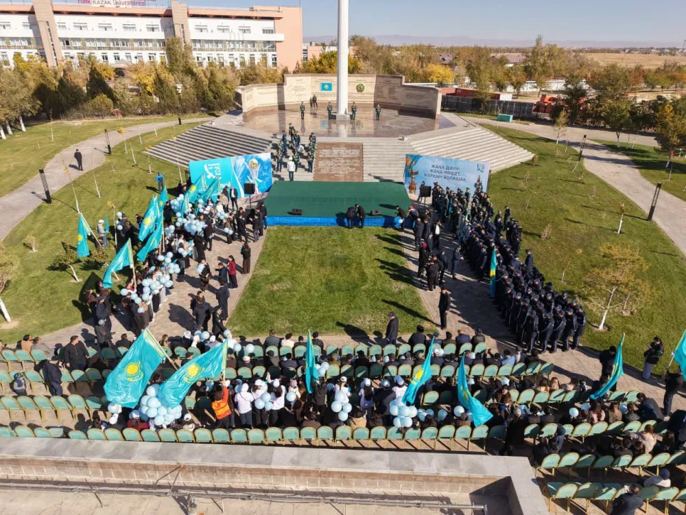В ТУРКЕСТАНСКОЙ ОБЛАСТИ ПОДНЯЛИ ГОСУДАРСТВЕННЫЙ ФЛАГ И ОТДАЛИ ДАНЬ УВАЖЕНИЯ ГОЛУБОМУ ПОЛОТНУ — Фото 8
