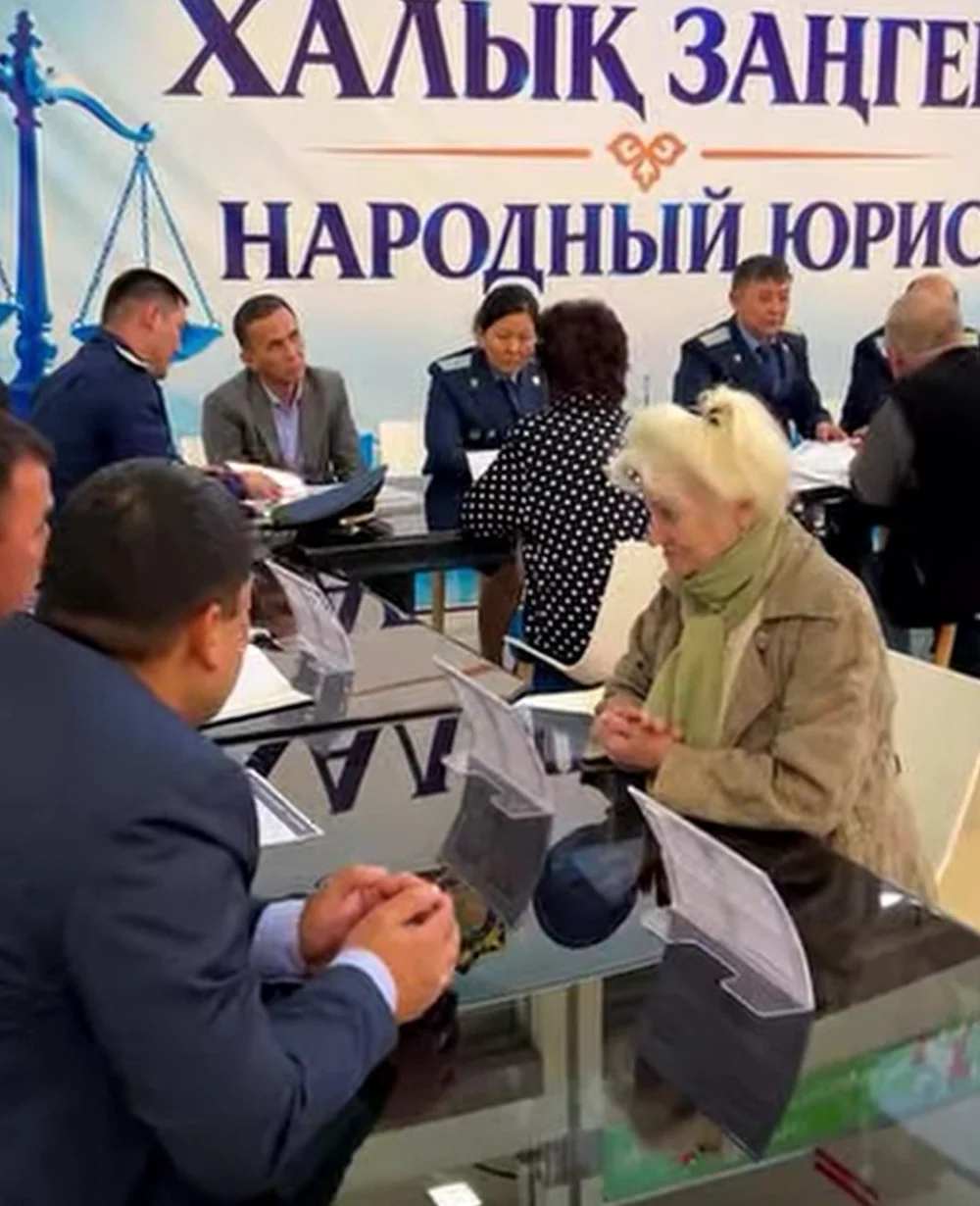 В целях оказания правовой помощи жителям района Тұран города Шымкента проведена республиканская акция «Народный юрист». — Фото 2
