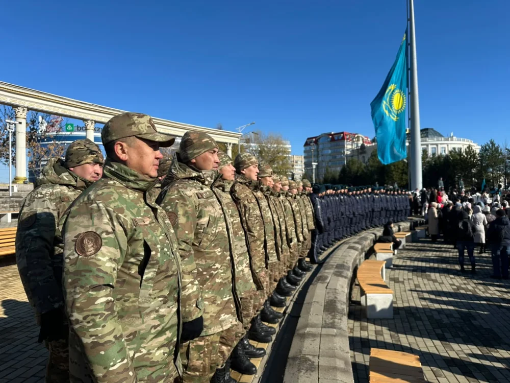 Спасатели ВКО приняли участие в торжественной церемонии ко Дню Республики — Фото 2