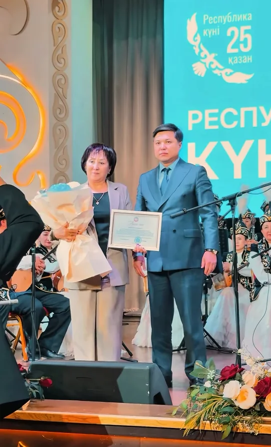 В Алмалинском районе состоялся торжественный концерт посвященный Дню Республики — Фото 4