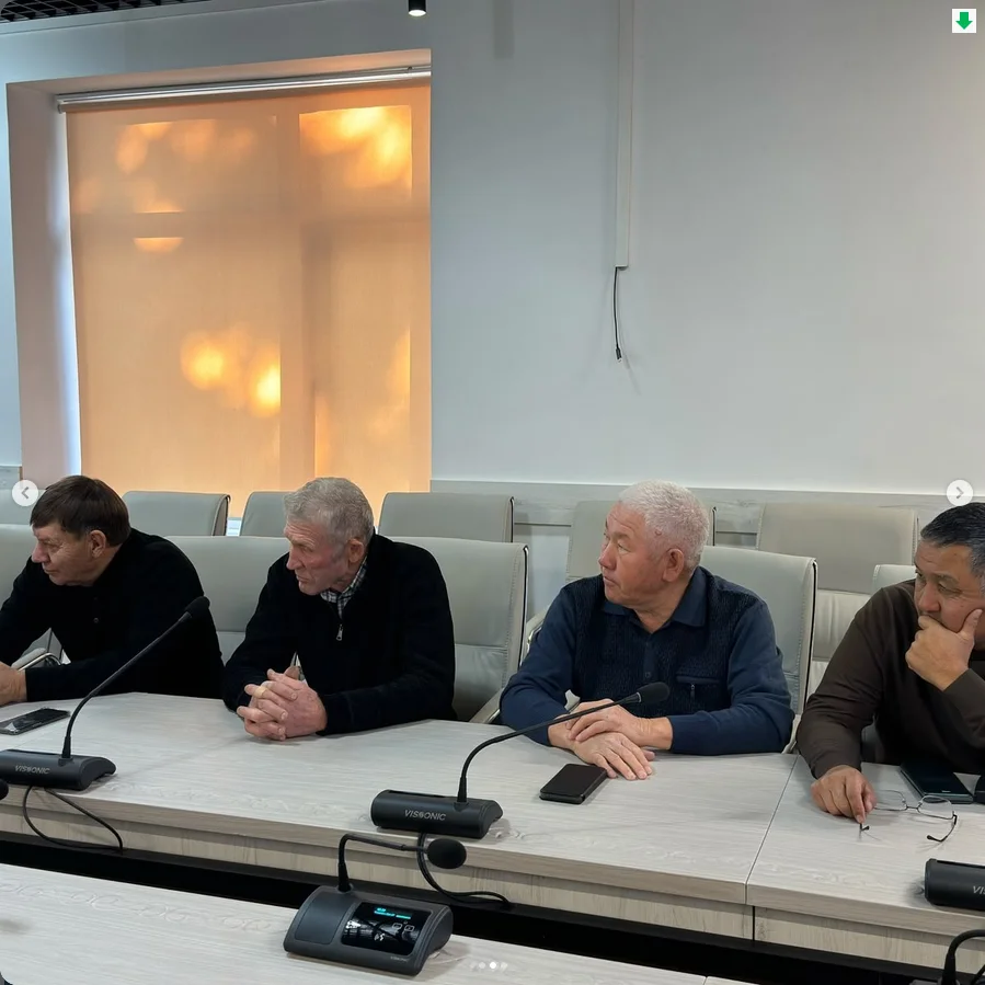 Аким района Е.Тураров провёл встречу с руководителями крестьянских хозяйств района Алтай. — Фото 3