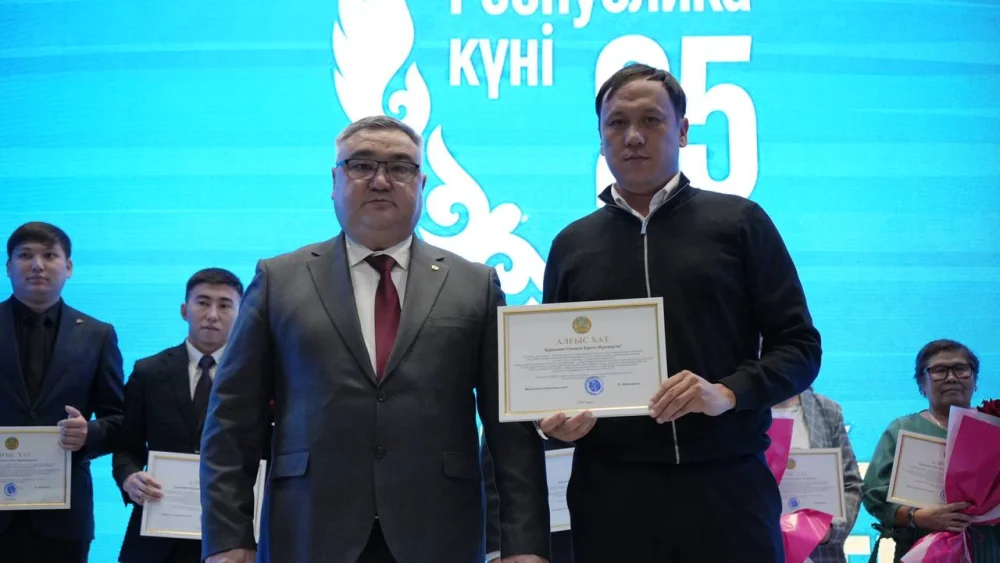 В РАЙОНЕ ЖАҢАСЕМЕЙ СОСТОЯЛОСЬ ТОРЖЕСТВЕННОЕ СОБРАНИЕ, ПОСВЯЩЁННОЕ ДНЮ РЕСПУБЛИКИ — Фото 7