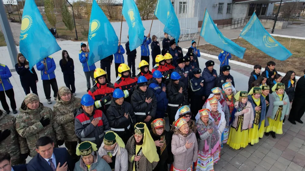 В Шахтинске состоялось торжественное исполнение Государственного гимна Республики Казахстан — Фото 5