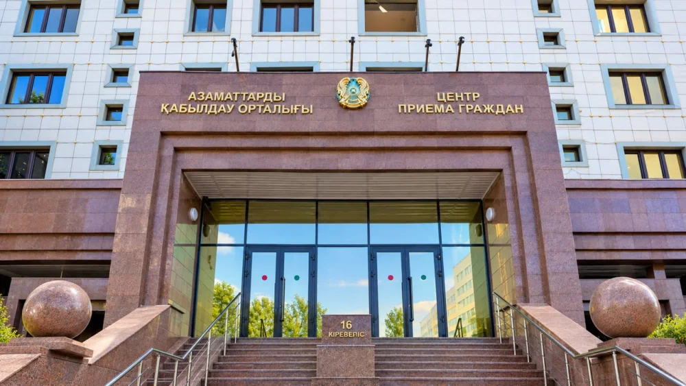 Аскарбек Ертаев провел прием граждан по вопросам занятости, пенсионного обеспечения и инклюзии — Фото 1