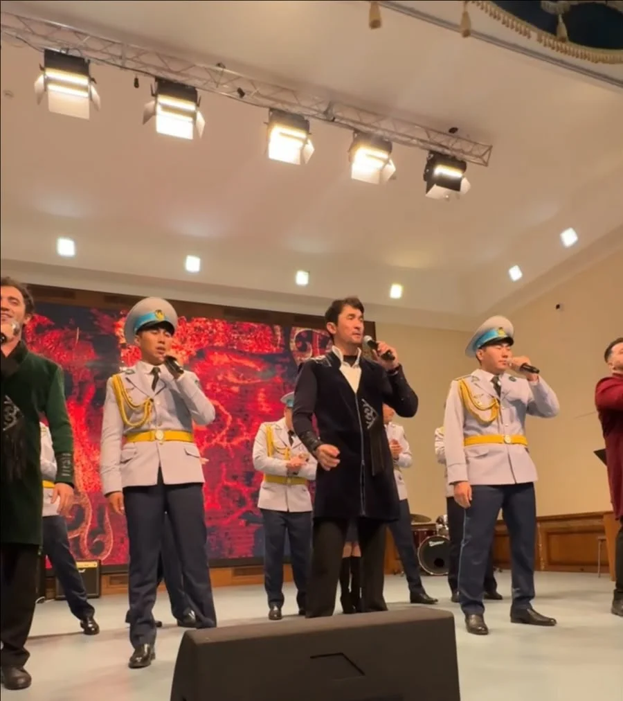Песни о Родине и единстве: полиция Алматы отметила День Республики