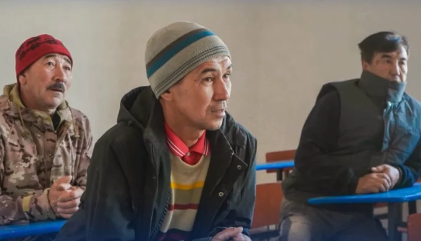 АКИМ РАЙОНА ВСТРЕТИЛСЯ С ЖИТЕЛЯМИ СЕЛА — Фото 1