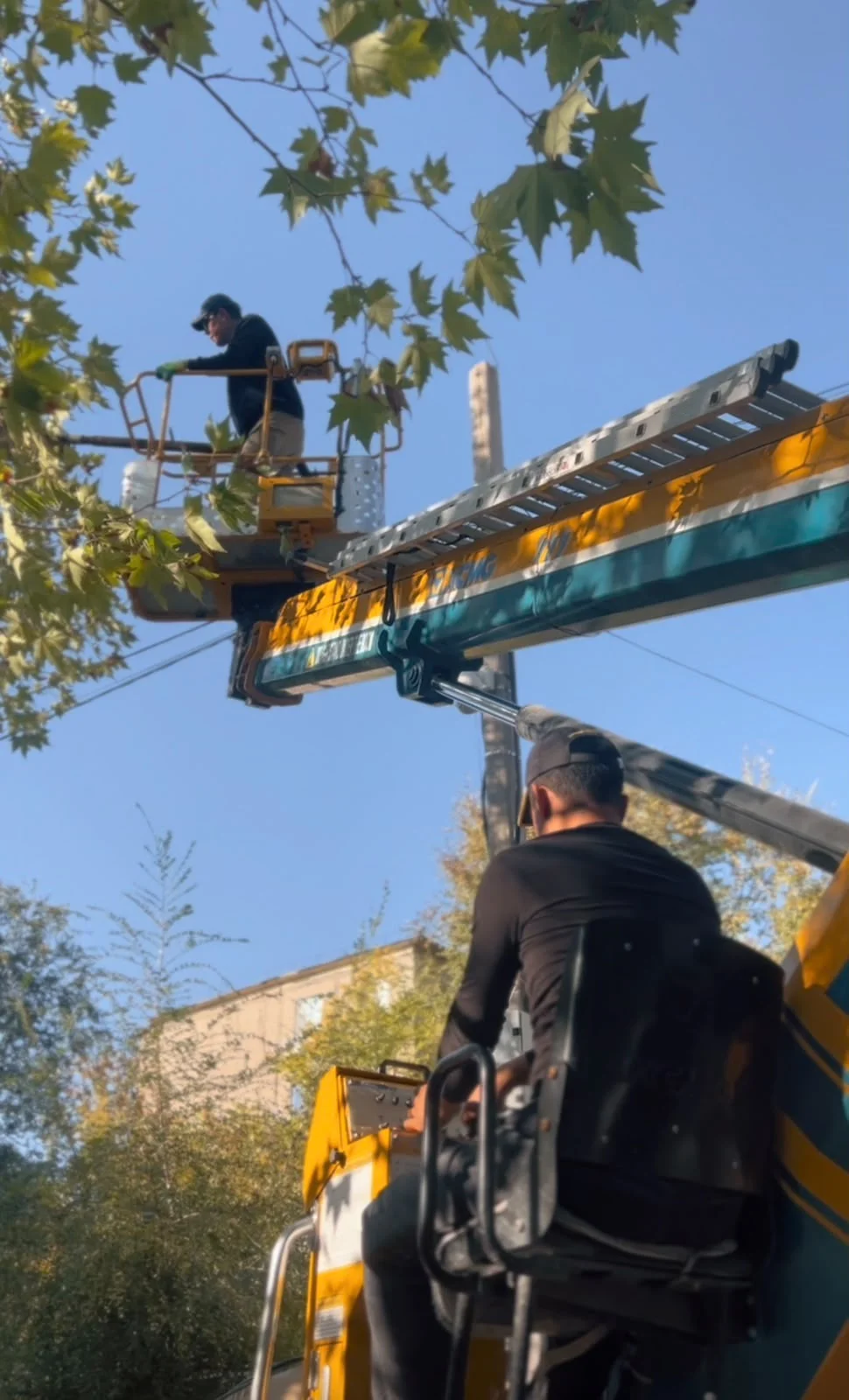 В АЛЬ-ФАРАБИЙСКОМ РАЙОНЕ ПРОВОДЯТСЯ РАБОТЫ ПО БЛАГОУСТРОЙСТВУ И УЛУЧШЕНИЮ ИНФРАСТРУКТУРЫ — Фото 1