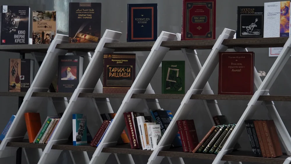 Телерадиокорпорация «Казахстан» открыла книжное пространство в рамках проекта «Читающая нация» — Фото 2