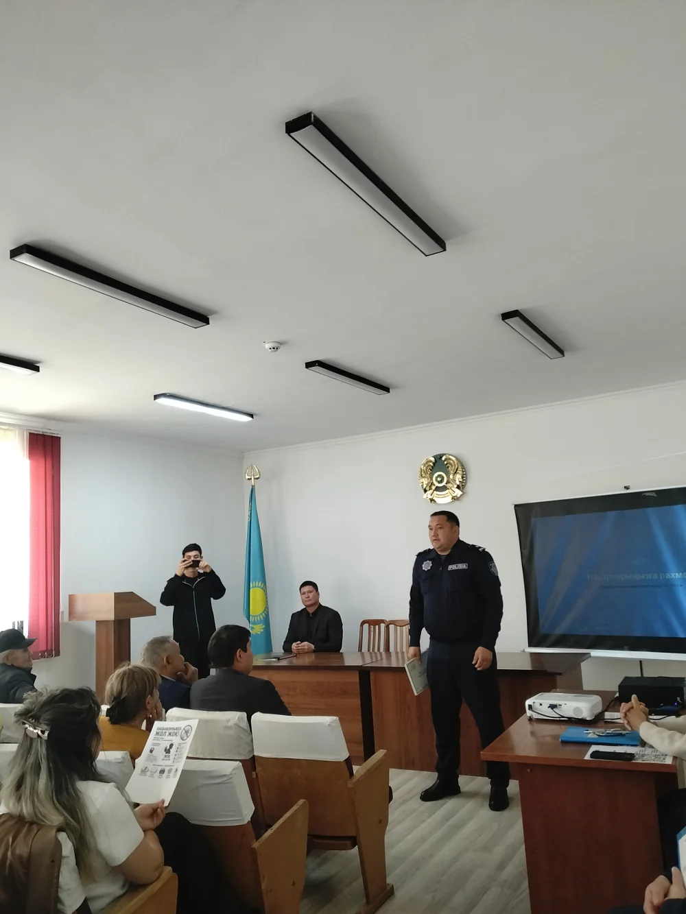 Проведена встреча с жителями села Алдабергенов — Фото 3