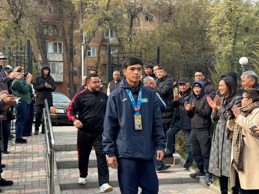 Серебряный призёр чемпионата мира Бибарыс Аширбай вернулся на родину — Фото 1