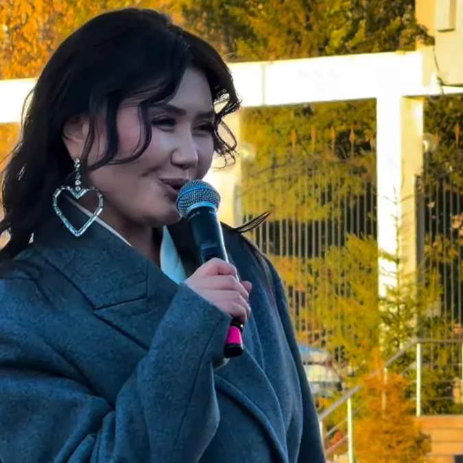 В честь Дня Республики на городской площади состоялся праздничный концерт — Фото 4