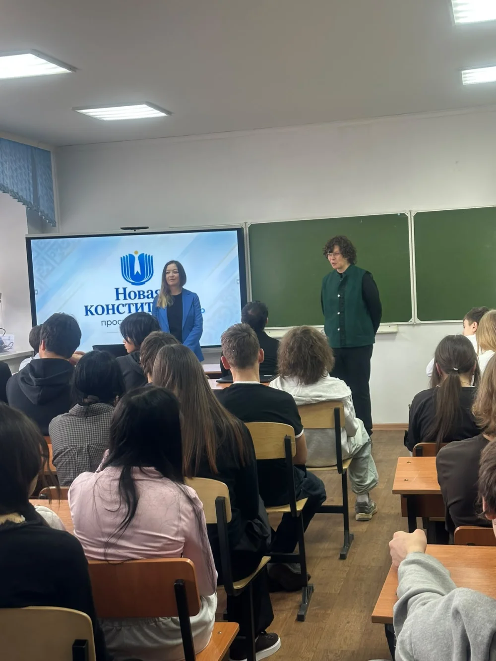 «Новая Конституция простыми словами»: встреча со студентами Павлодарского высшего колледжа управления — Фото 2