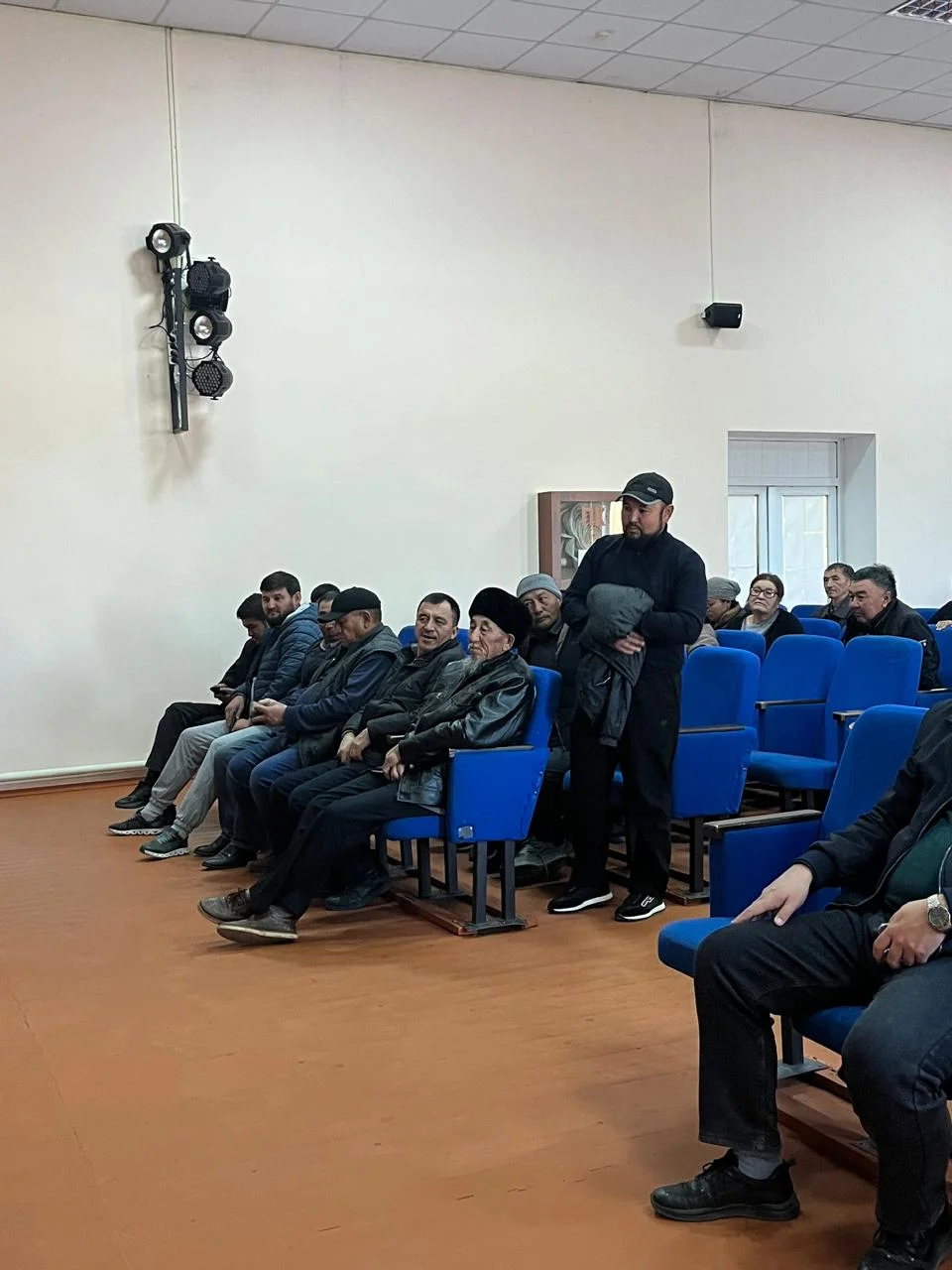 Аким Төленгитского сельского округа провел встречи с жителями — Фото 3