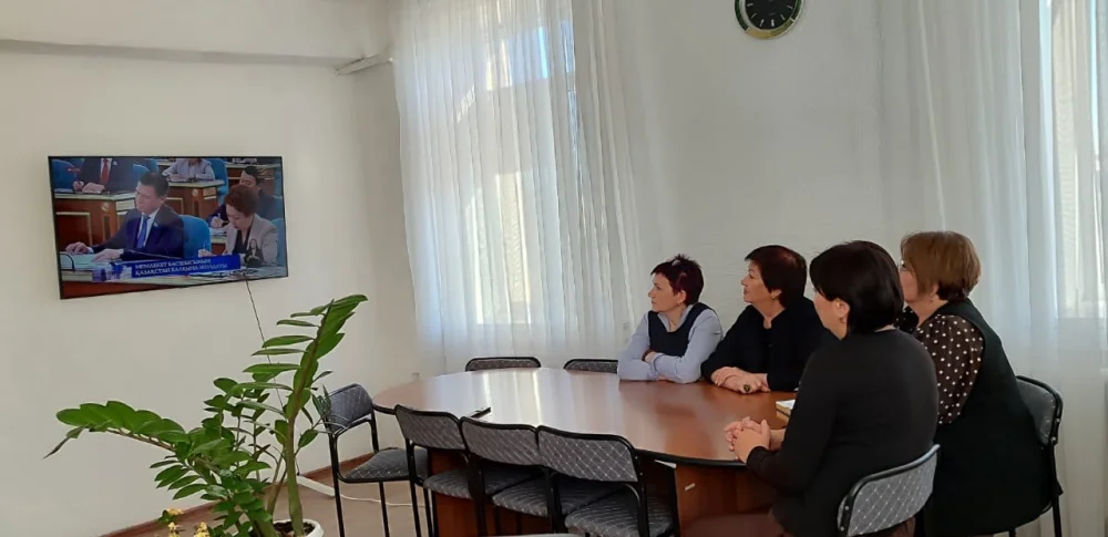 Государственные служащие аппарата маслихата Жамбылского района заслушали Послание Президента Республики Казахстан — Фото 7