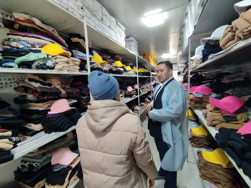 Представитель Уполномоченного по правам человека по Карагандинской области К. М. Бейсенбеков совместно с членом Комиссии по правам молодёжи «Еркіндік рухы» А. А. Джумальдиновым посетили Центр оказания специальных социальных услуг № 2 города Караганды — Фото 5