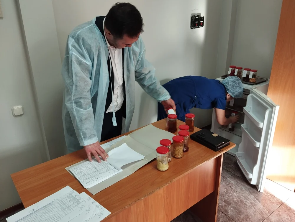 Представитель Уполномоченного по правам человека по Карагандинской области К. М. Бейсенбеков совместно с членом Комиссии по правам молодёжи «Еркіндік рухы» А. А. Джумальдиновым посетили Центр оказания специальных социальных услуг № 2 города Караганды — Фото 3