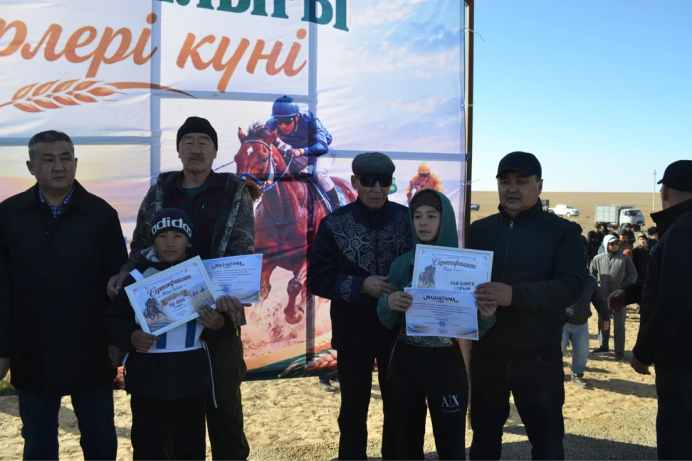 В ШАЛКАРСКОМ РАЙОНЕ ОРГАНИЗОВАЛИ КОННЫЕ СКАЧКИ — Фото 5