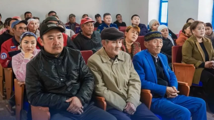 ОБСУЖДЕНЫ АКТУАЛЬНЫЕ ВОПРОСЫ В СЕЛАХ КОРАШИ И ЖЫНГЫЛДЫТОГАЙ — Фото 1