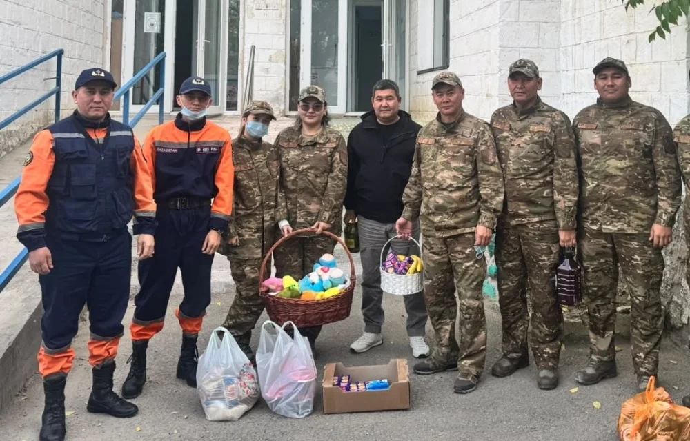 Спасатели оказали благотворительную помощь детям — Фото 1