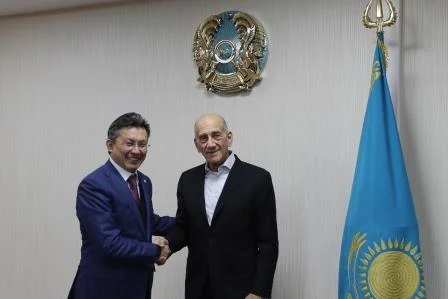 Министр финансов РК Бахыт Султанов встретился с экс-премьер-министром Израиля Эхудом Ольмертом